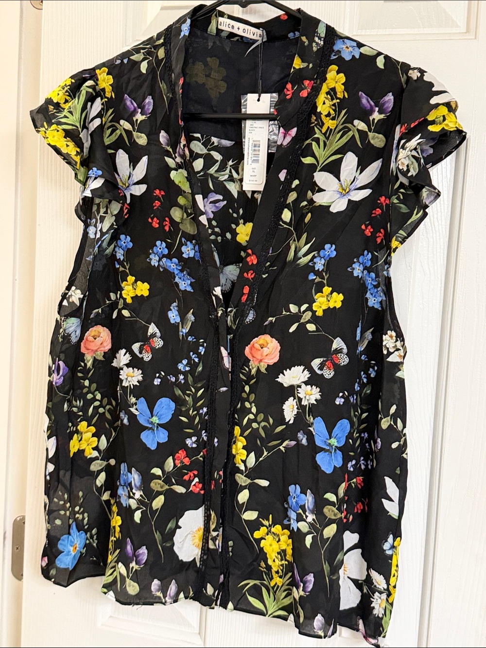 Alice + Olivia Blouse. NEW with tags . Twisting vines pattern w butterfly’s